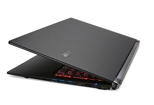 Четырехядерный ноутбук Acer с металлическим корпусом