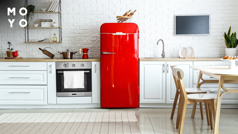 Энергоэффективный красный холодильник