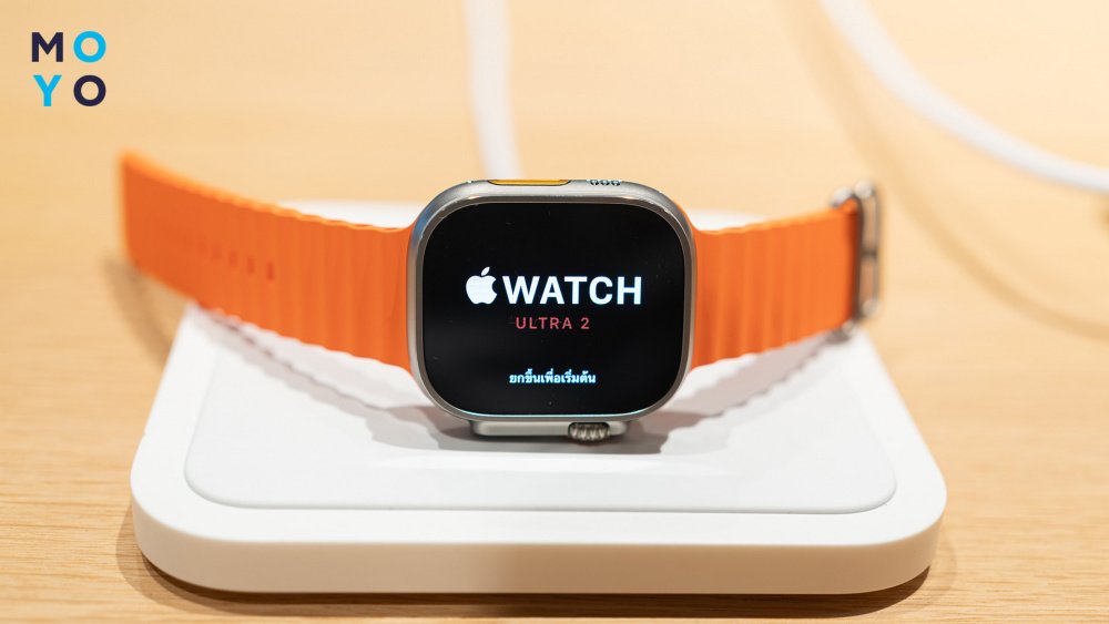Часы-новинка от компании Apple с оранжевым ремешком