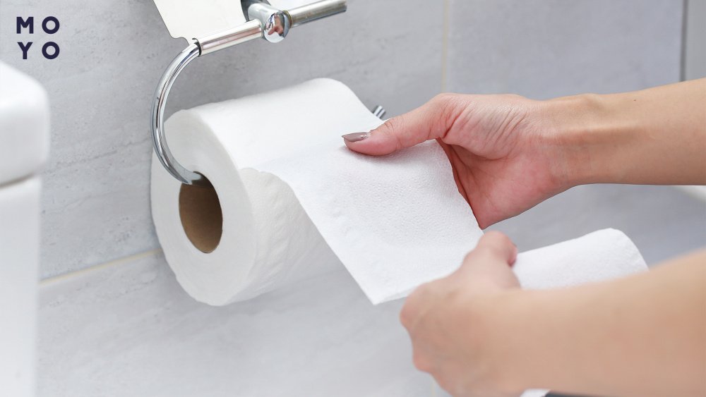 Бытовой рулон туалетной бумаги