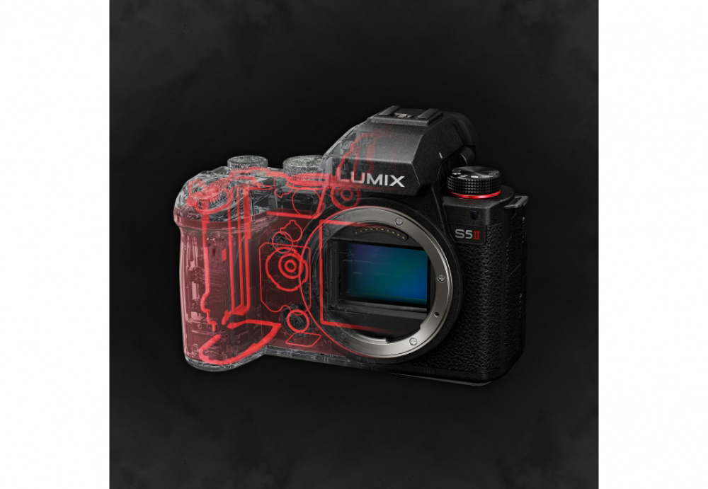 Краща ціна на Фотокамера Panasonic Lumix DC-S5 II X Kit 20-60mm