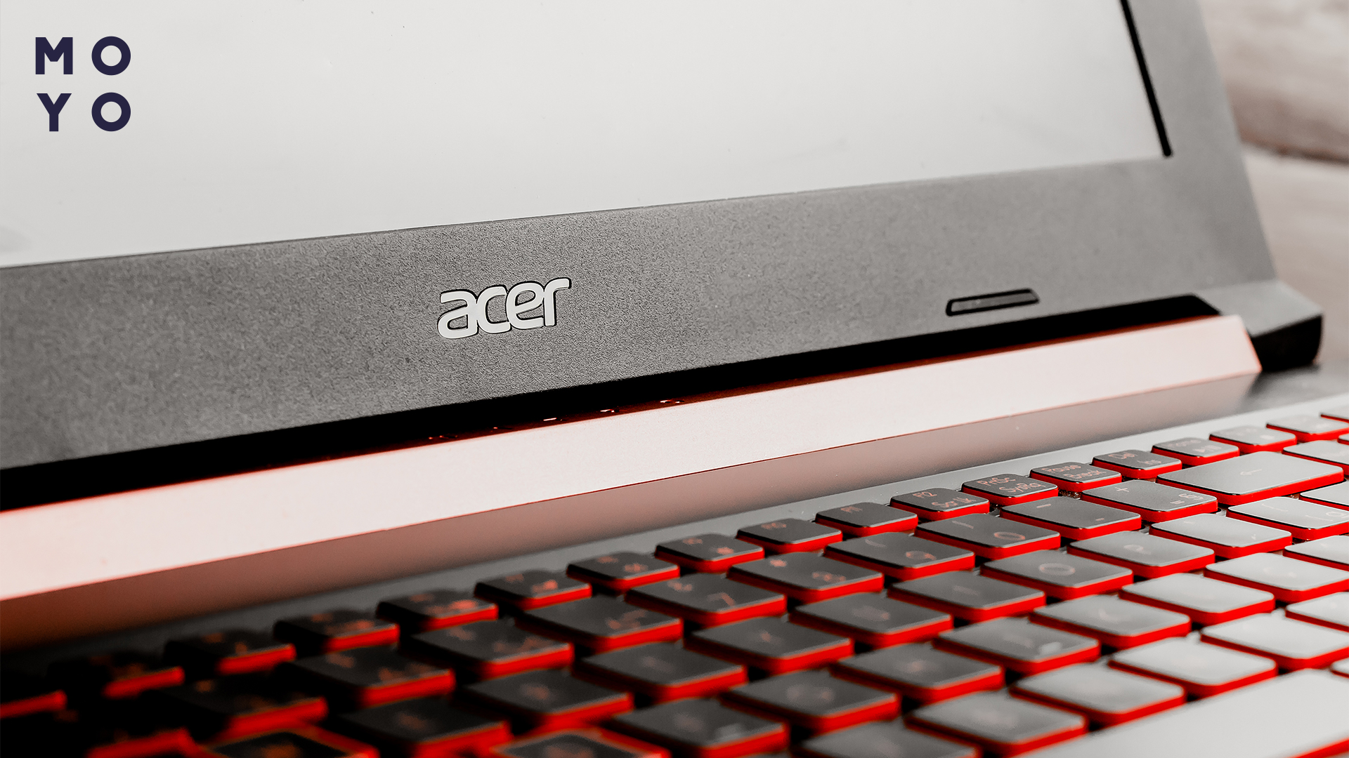 Логотип Acer на ноутбуке