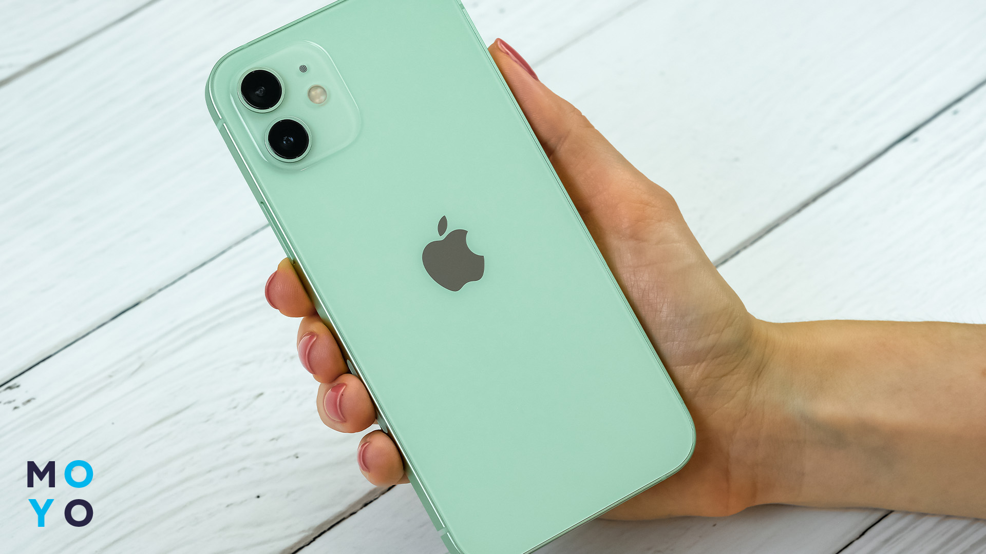 iPhone 12 зеленого кольору