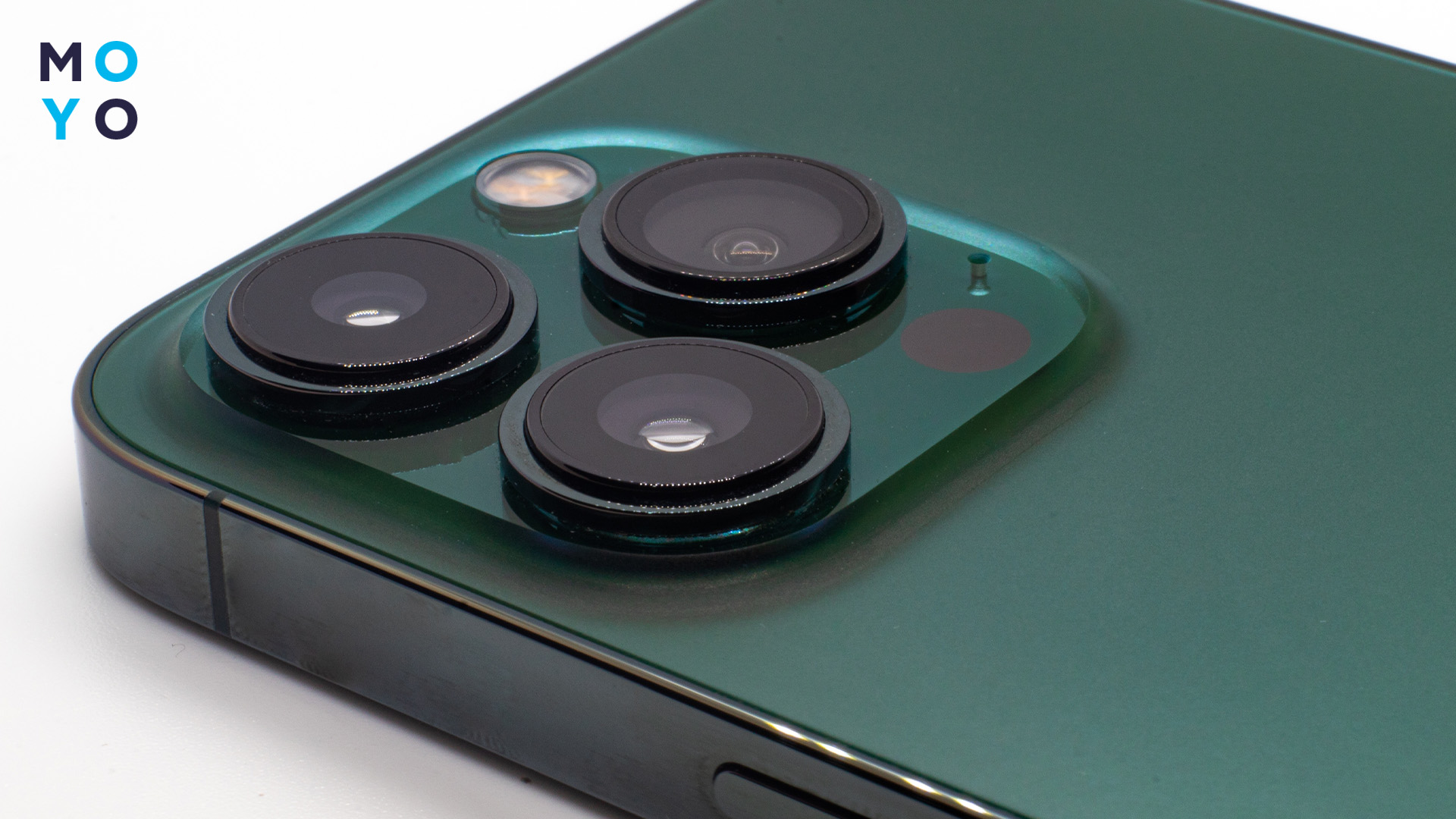 система камер у зеленому айфоні