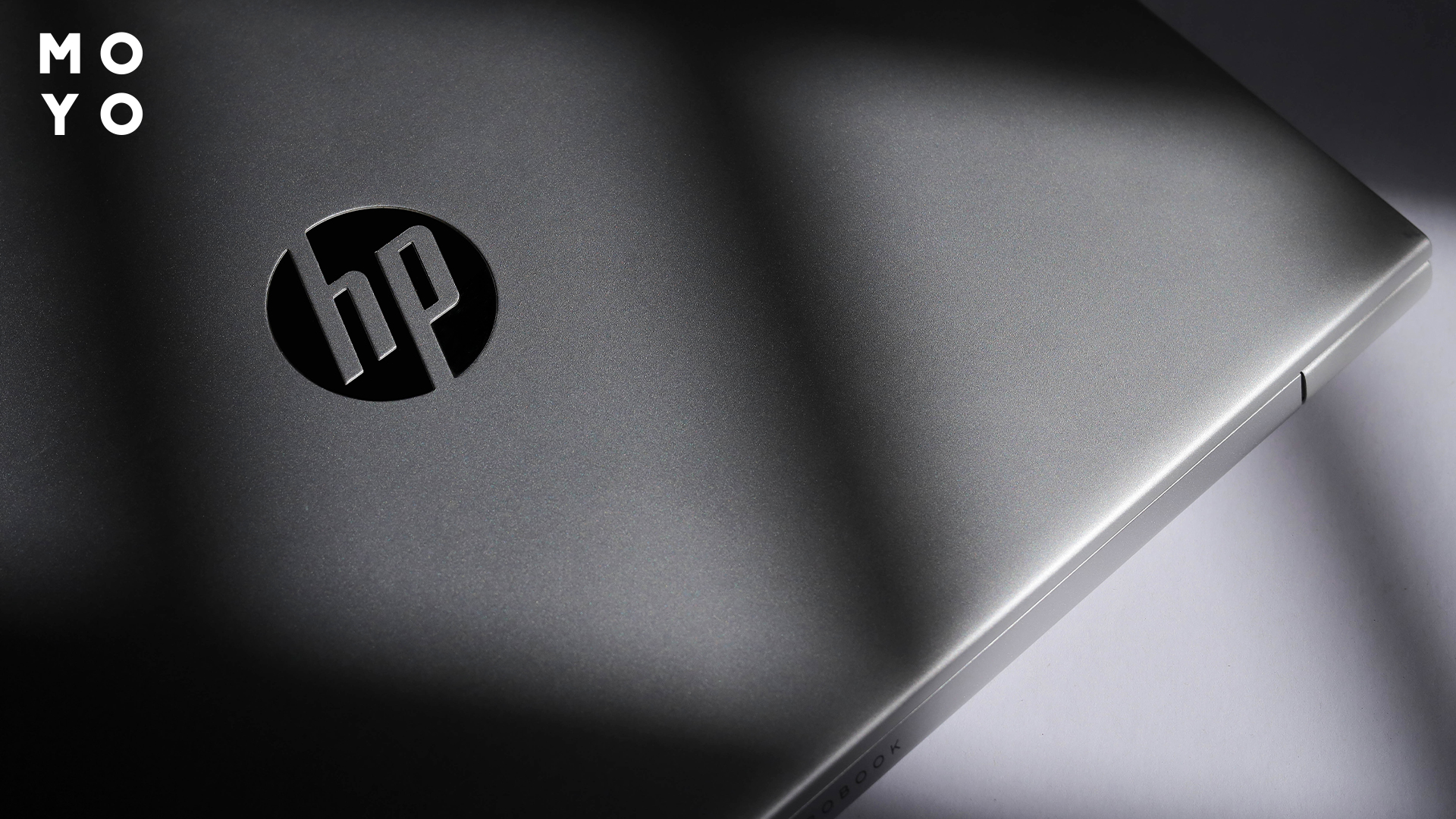 логотип HP на ноутбуці