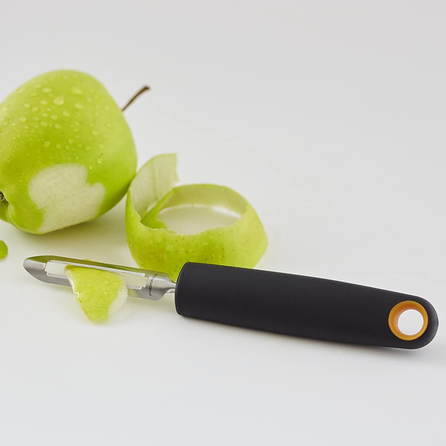 Нож для чистки овощей Fiskars Form (1014418) фото 