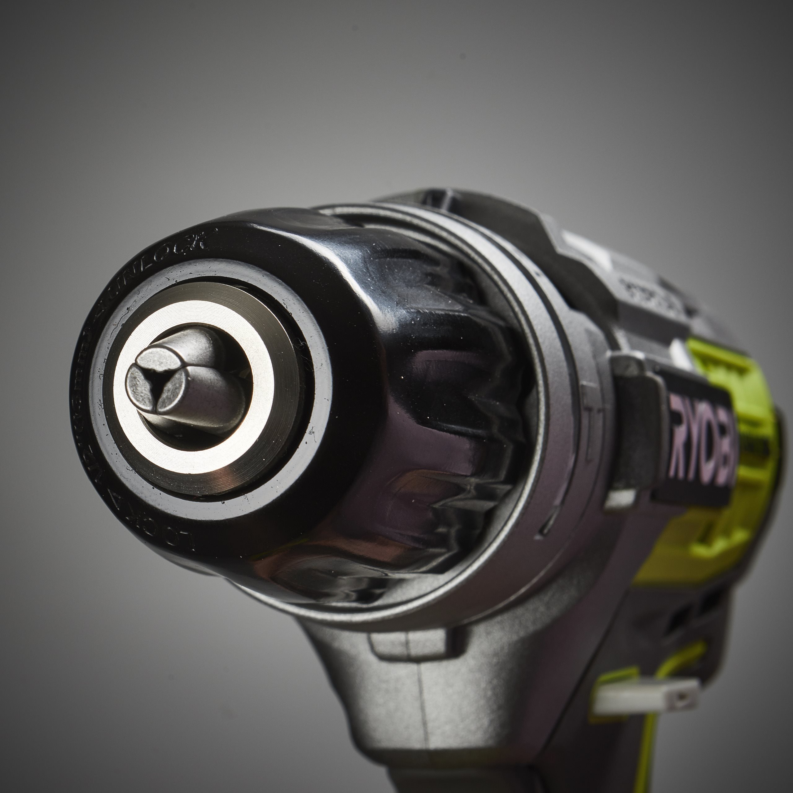 Шуруповерт-дрель Ryobi ONE+ R18PDBL-220S (5133003436) фото 6