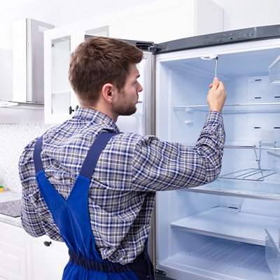 Чому тече холодильник: топ-7 причин та усунення несправностей