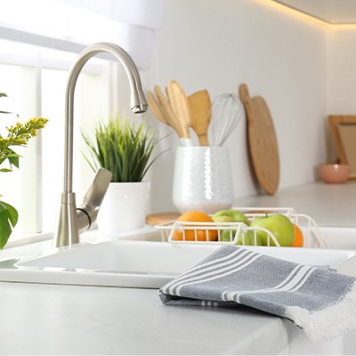 Как отстирать кухонные полотенца от жира и запаха — 5 результативных решений