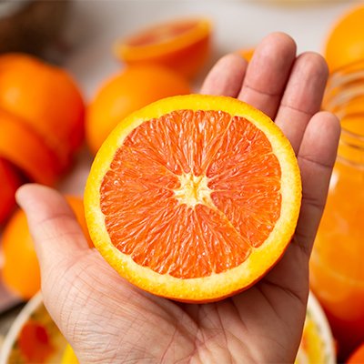 Як вичавити сік з апельсина без соковижималки — 5 способів