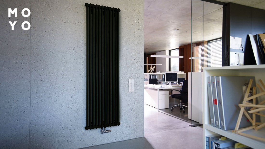 Радиатор отопления в офисном помещении