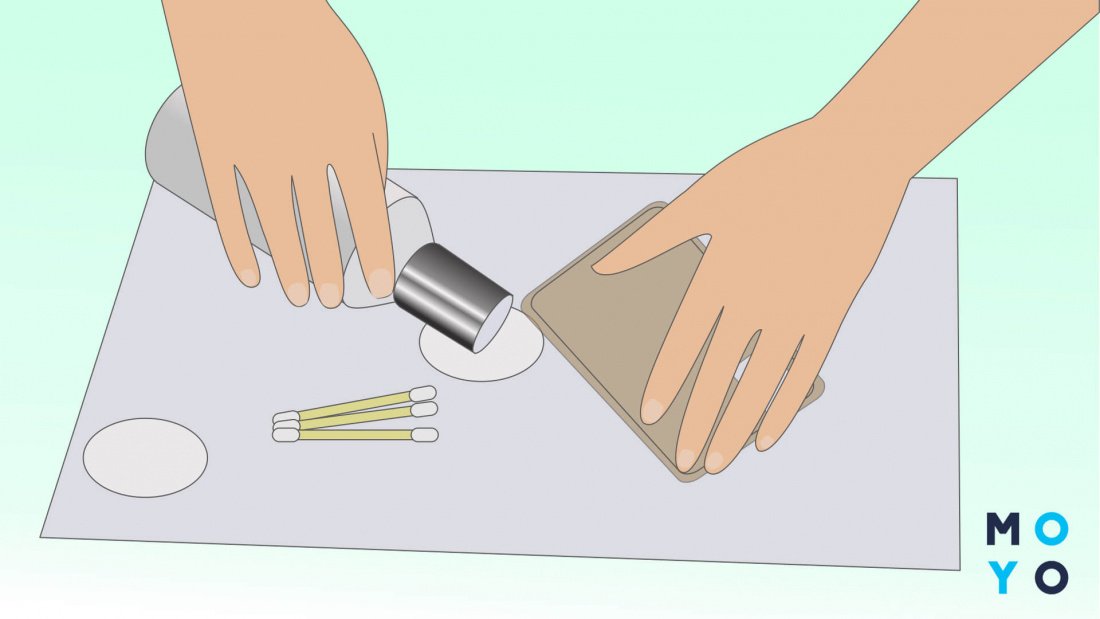 Як прибрати жовтизну з силіконового чохла за допомогою рідини для зняття лаку