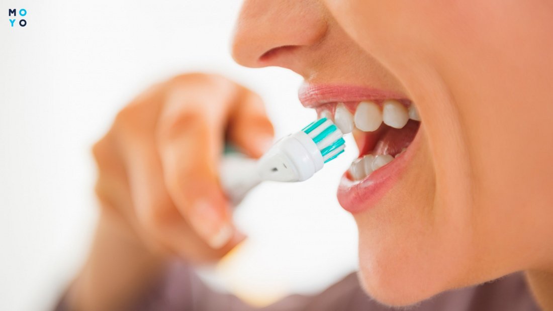 Очищение зубов щеткой