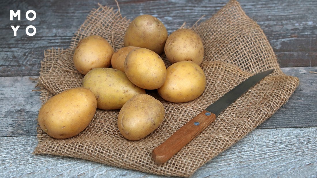 чистить молодую картошку
