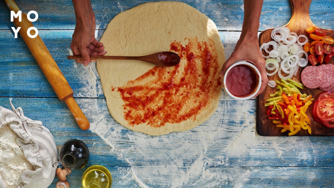 Пицца из слоеного теста в микроволновке — рецепт с фото