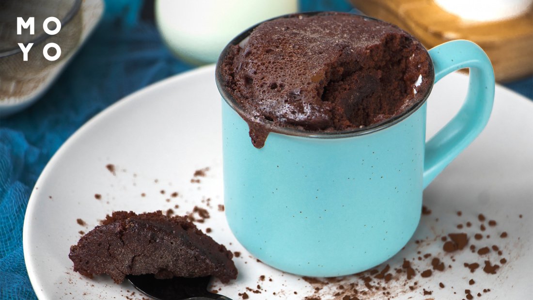 шоколадний кекс у кухлі