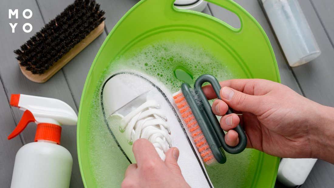 мыть подошву кроссовок