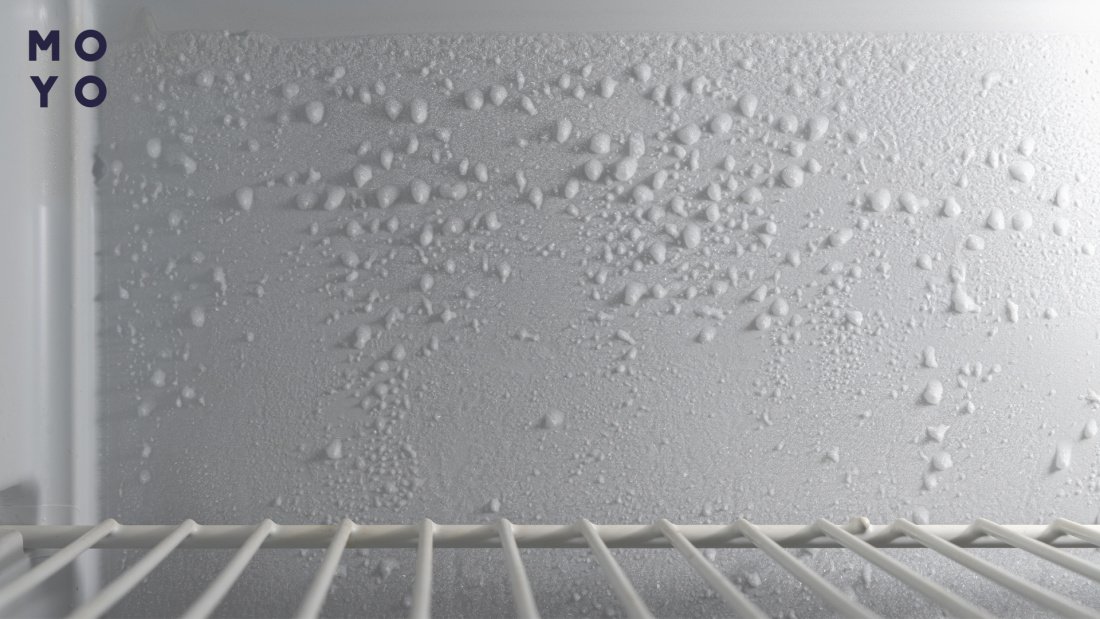 льоду на задній стінці морозильного відсіку