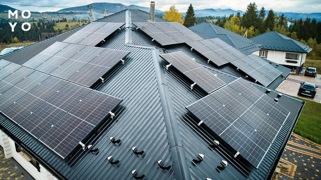 сонячні панелі на даху
