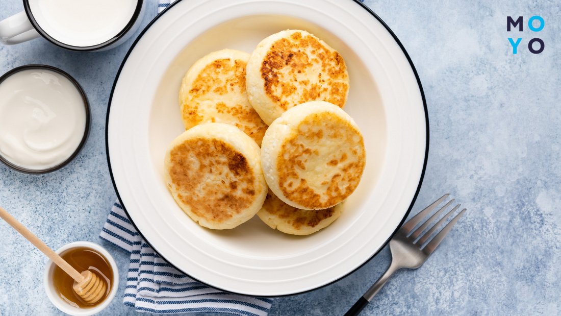 Идеальный завтрак на скорую руку: готовим пышные сырники за 15 минут — вкусно и полезно