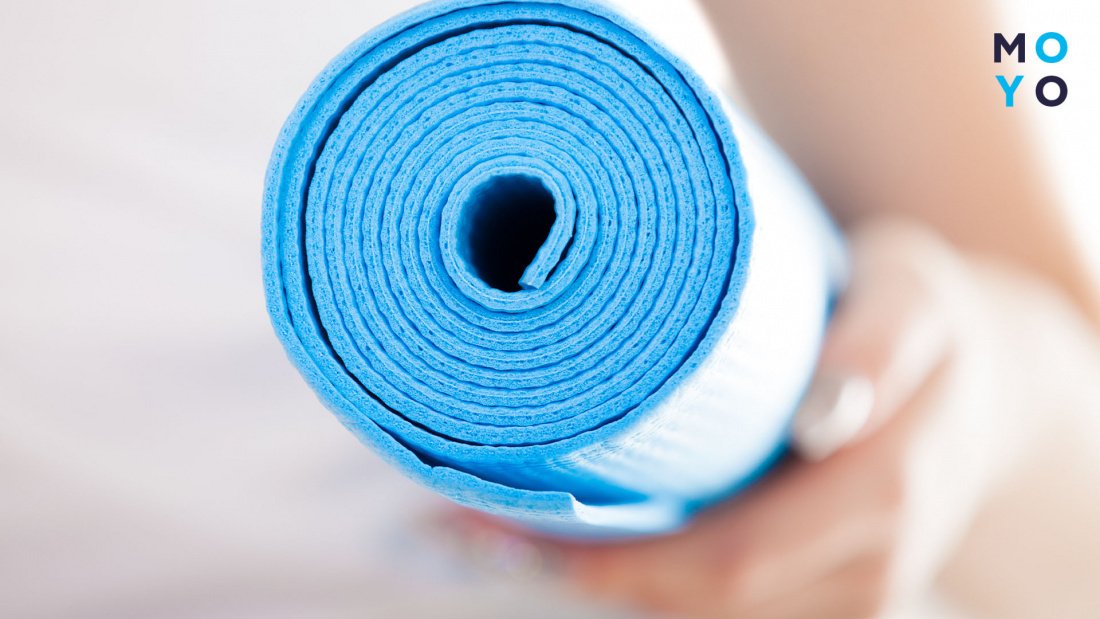 подарить коврик для йоги на 8 Марта