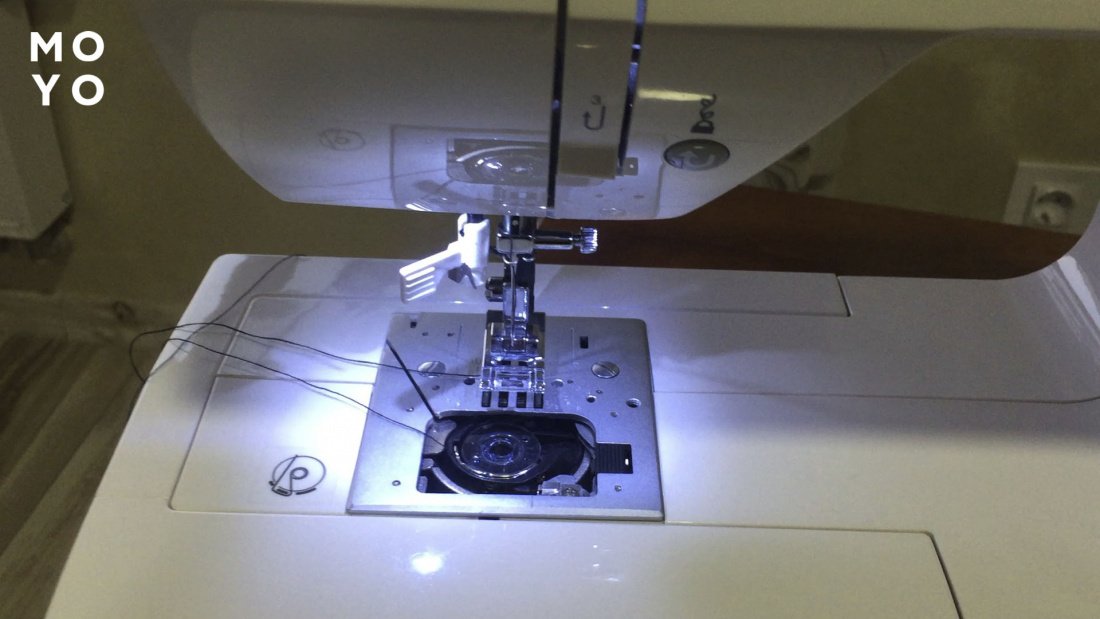 Заправка нижньої нитки швейної машини