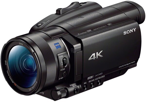 Акція на Видеокамера SONY FDR-AX700 Black (FDRAX700B.CEE) від MOYO